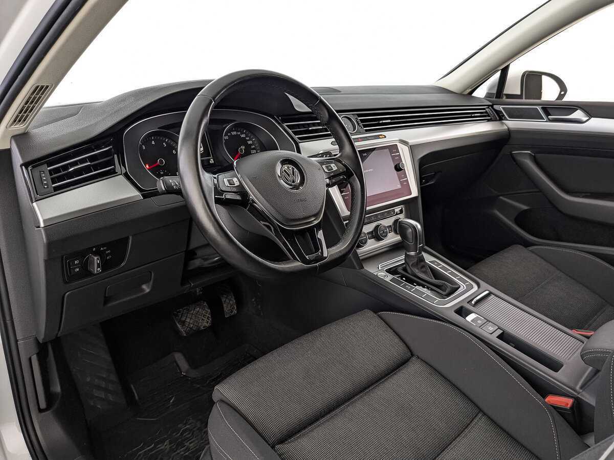 Volkswagen Passat с пробегом — 2019 год. Фото: #14