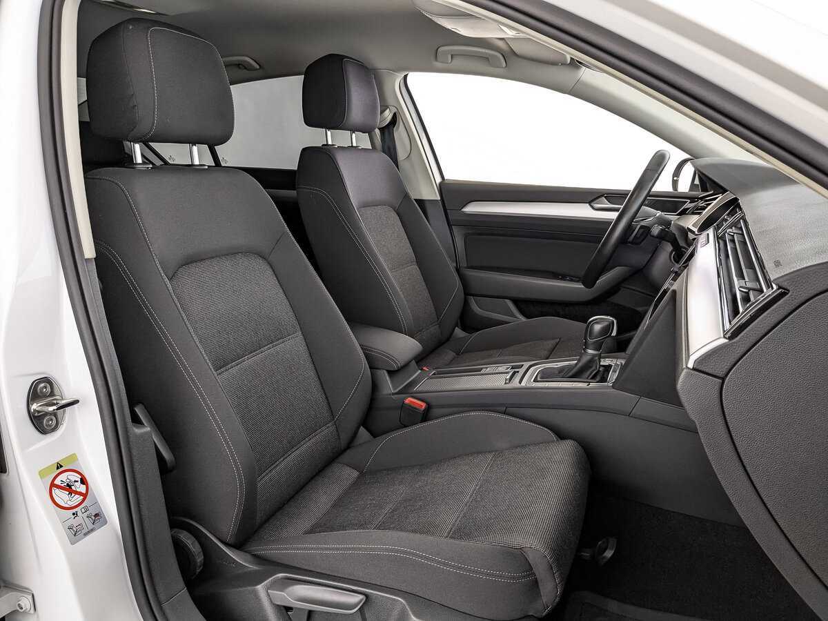Volkswagen Passat с пробегом — 2019 год. Фото: #23