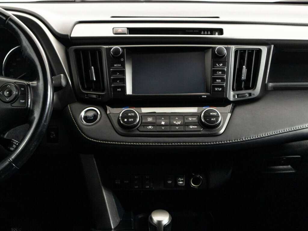 Toyota RAV4 с пробегом — 2017 год. Фото: #13