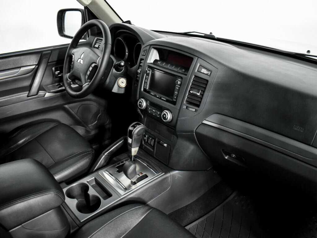 Mitsubishi Pajero с пробегом — 2013 год. Фото: #14