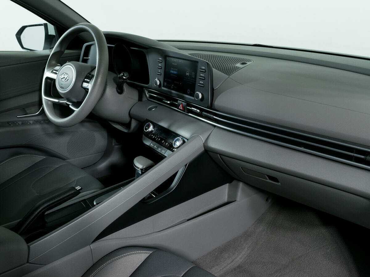 Hyundai Elantra с пробегом — 2021 год. Фото: #6