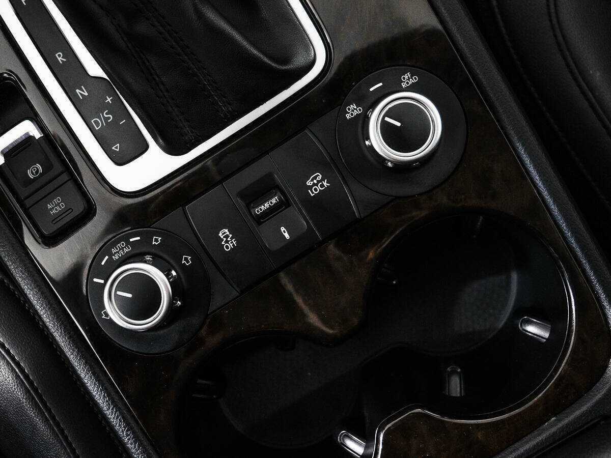 Volkswagen Touareg с пробегом — 2012 год. Фото: #11