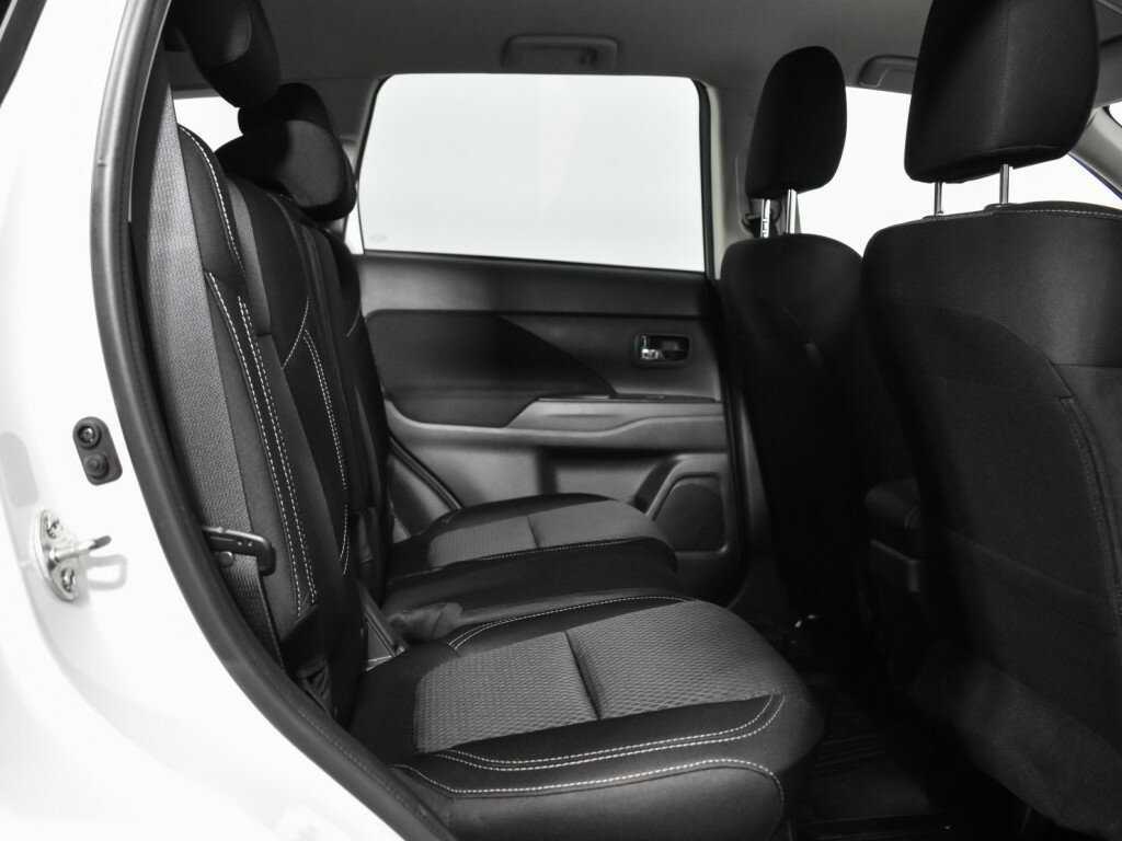 Mitsubishi Outlander с пробегом — 2020 год. Фото: #9