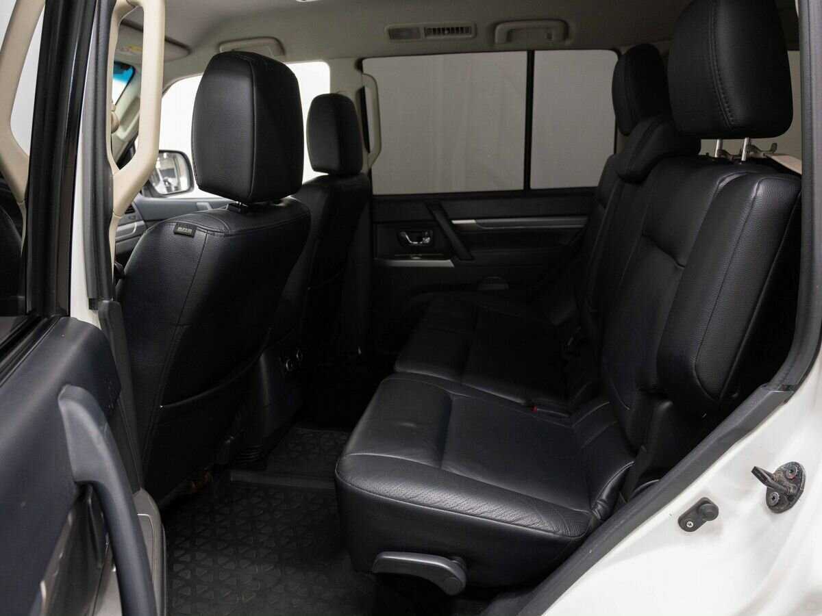 Mitsubishi Pajero с пробегом — 2013 год. Фото: #9