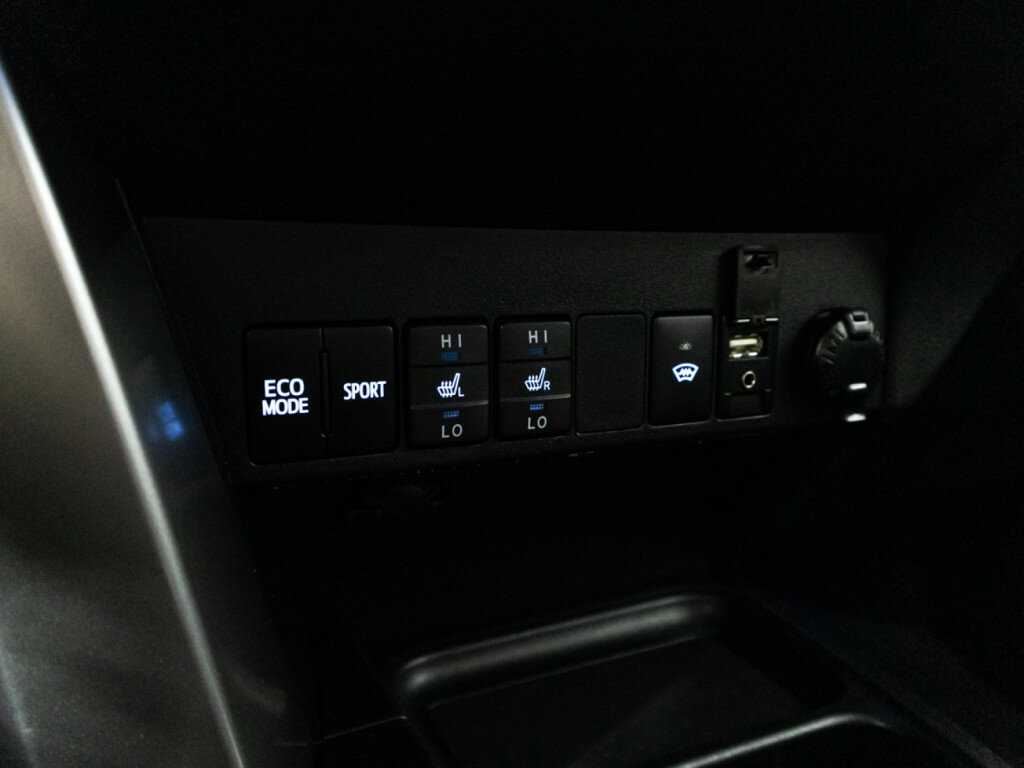 Toyota RAV4 с пробегом — 2017 год. Фото: #21