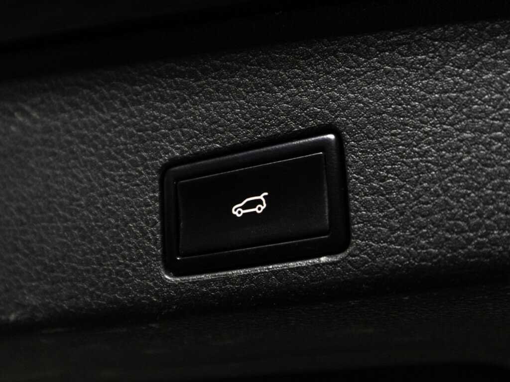 Volkswagen Touareg с пробегом — 2012 год. Фото: #14