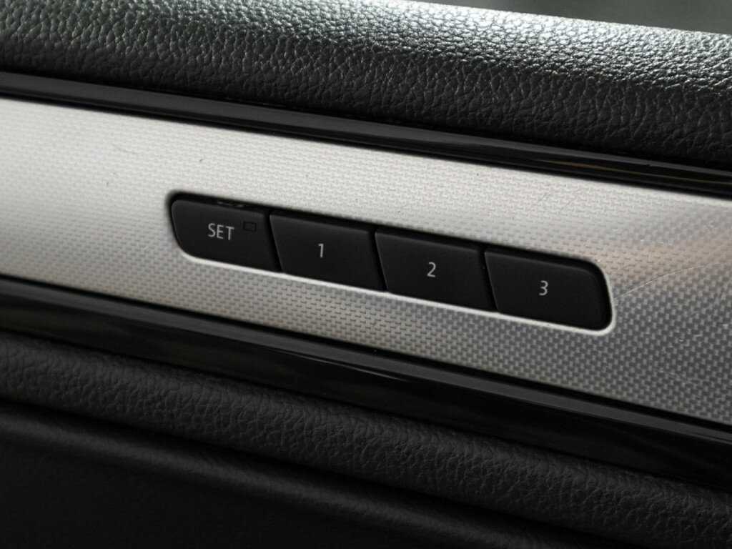 Volkswagen Touareg с пробегом — 2012 год. Фото: #15