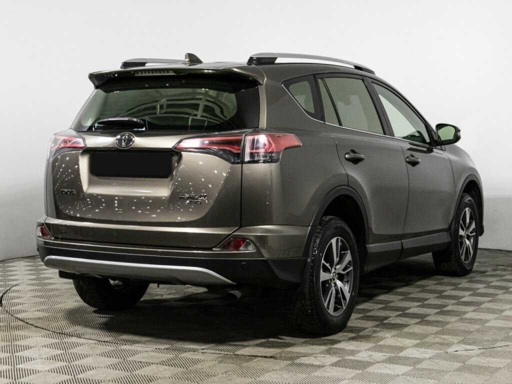 Toyota RAV4 с пробегом — 2015 год. Фото: #4