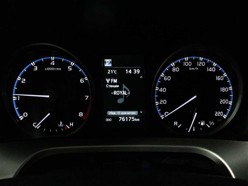 Toyota RAV4 с пробегом — 2015 год. Фото: #11