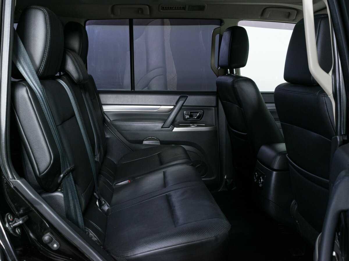 Mitsubishi Pajero с пробегом — 2013 год. Фото: #8