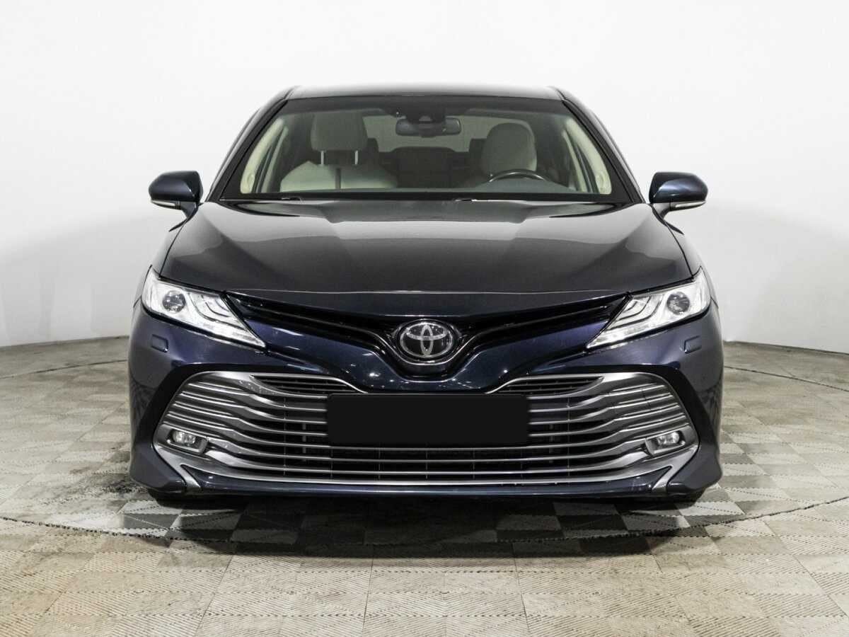 Toyota Camry с пробегом — 2018 год. Фото: #1