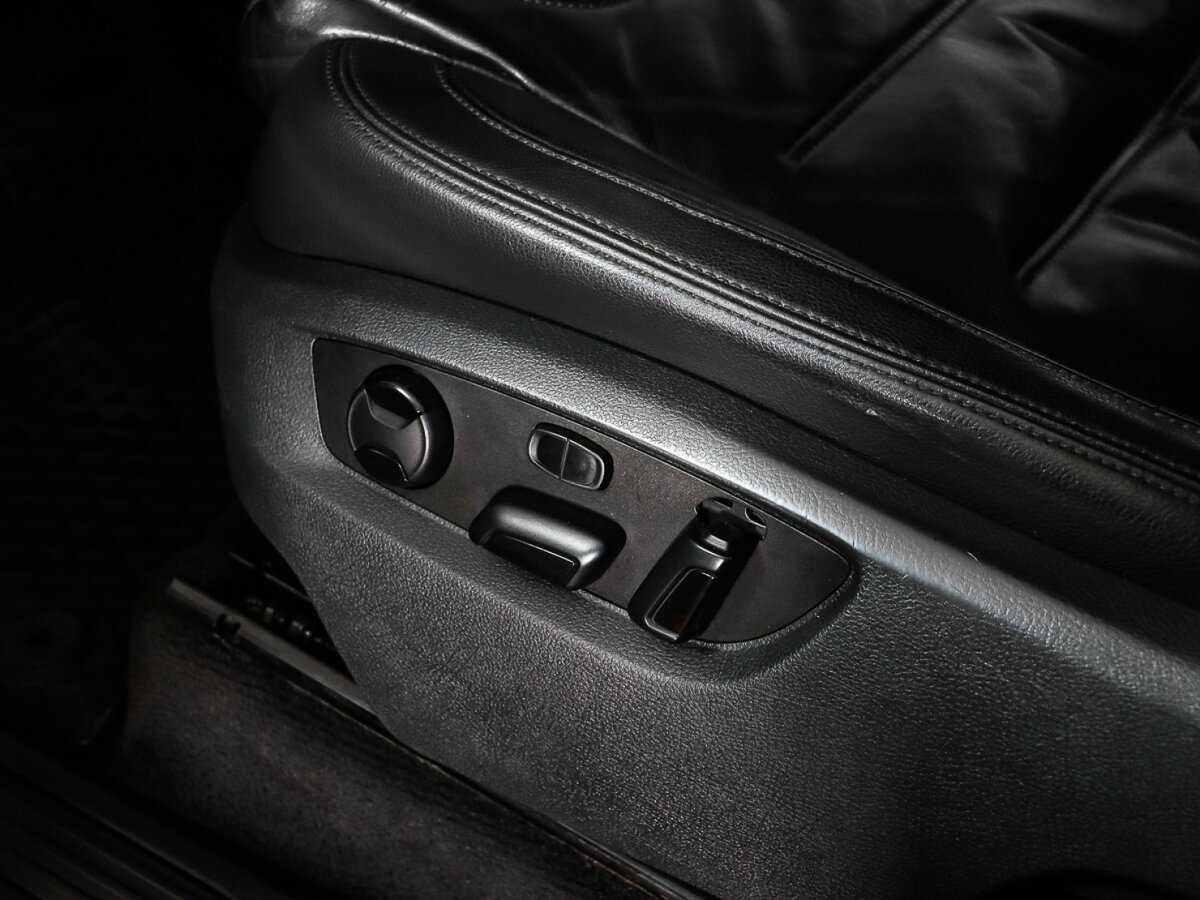 Volkswagen Touareg с пробегом — 2012 год. Фото: #9