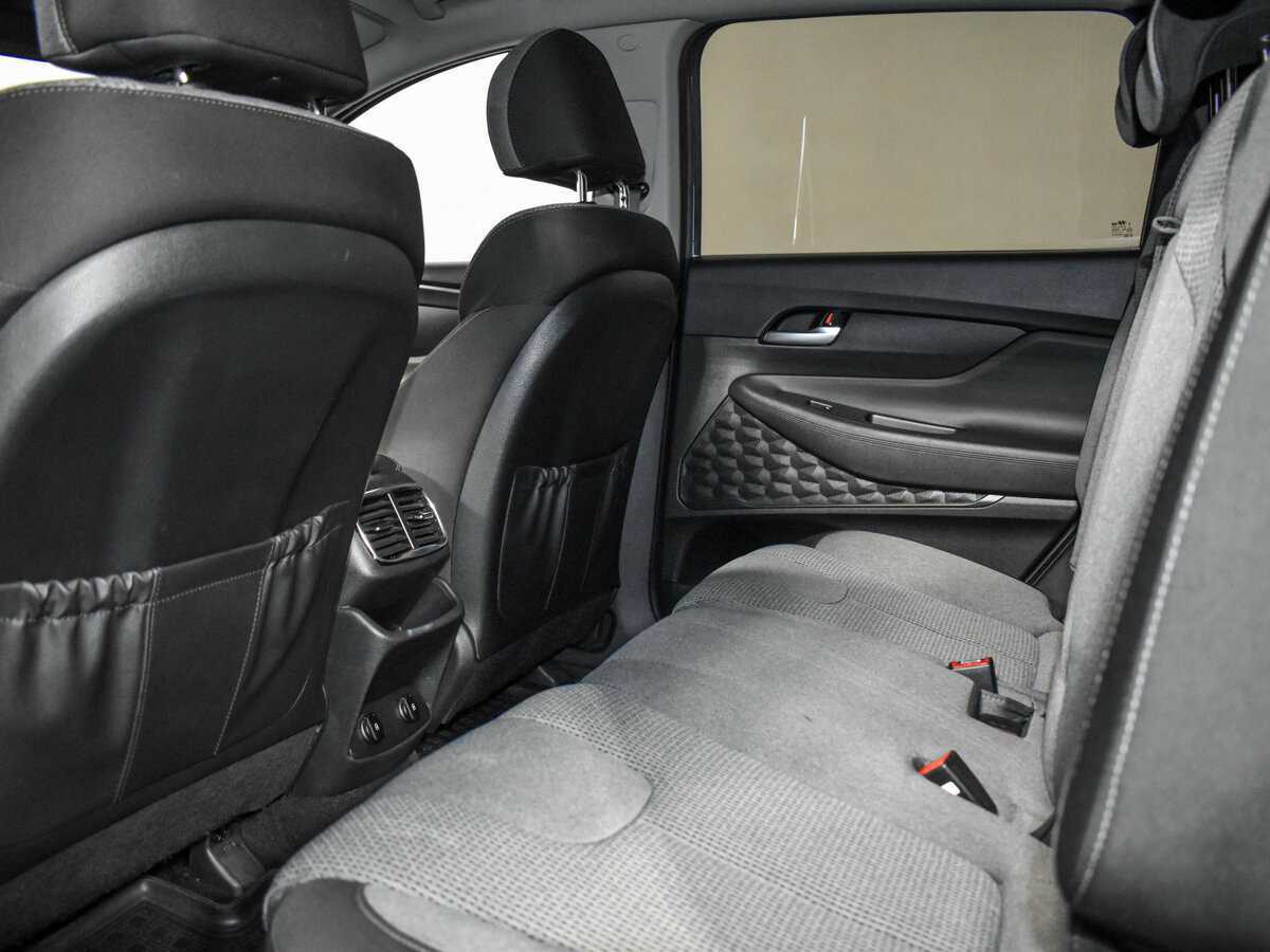 Hyundai Santa Fe с пробегом — 2018 год. Фото: #10