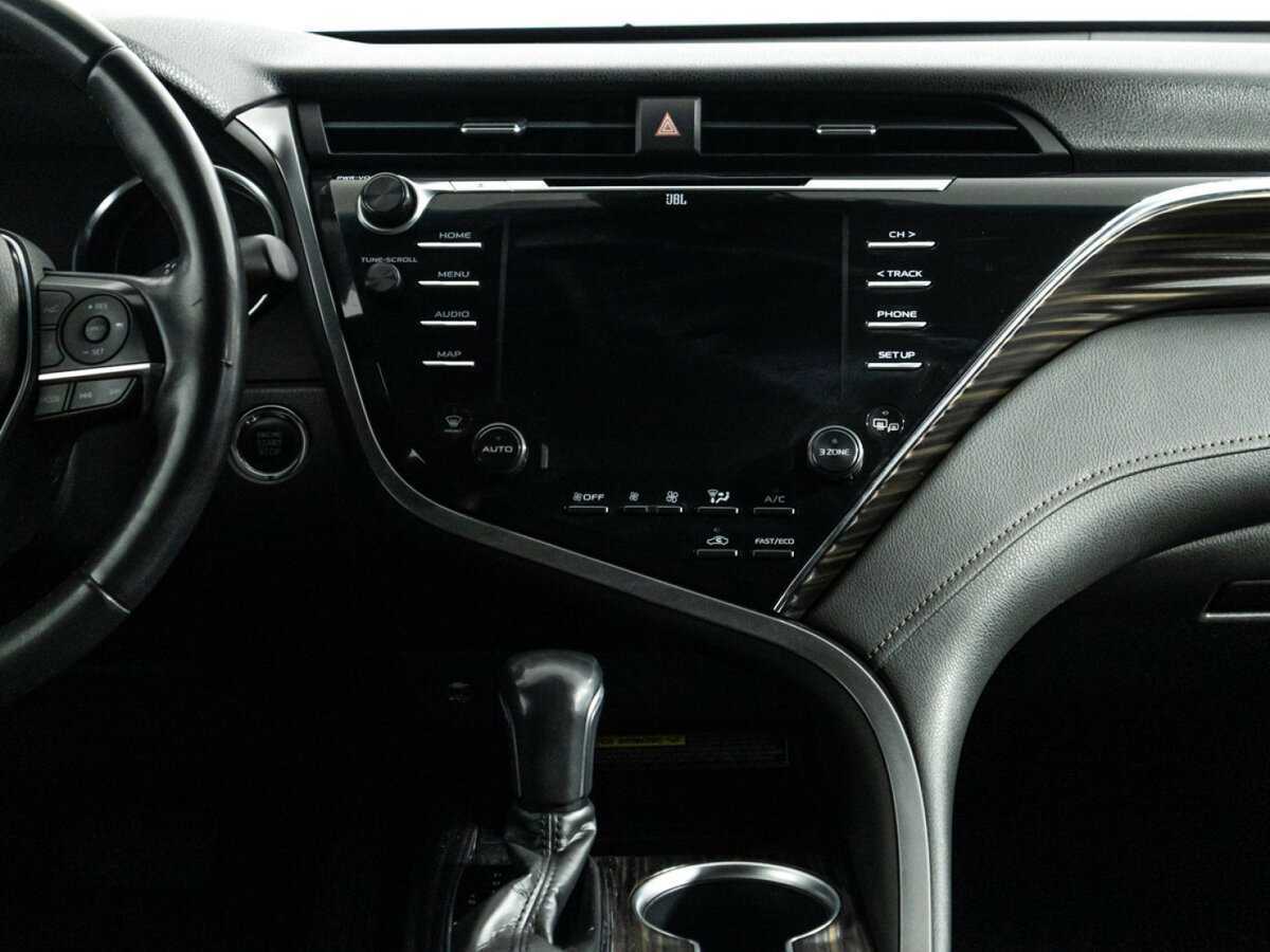 Toyota Camry с пробегом — 2018 год. Фото: #13