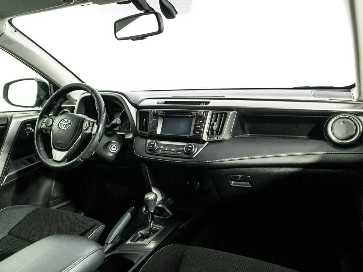 Toyota RAV4 с пробегом — 2015 год. Фото: #8