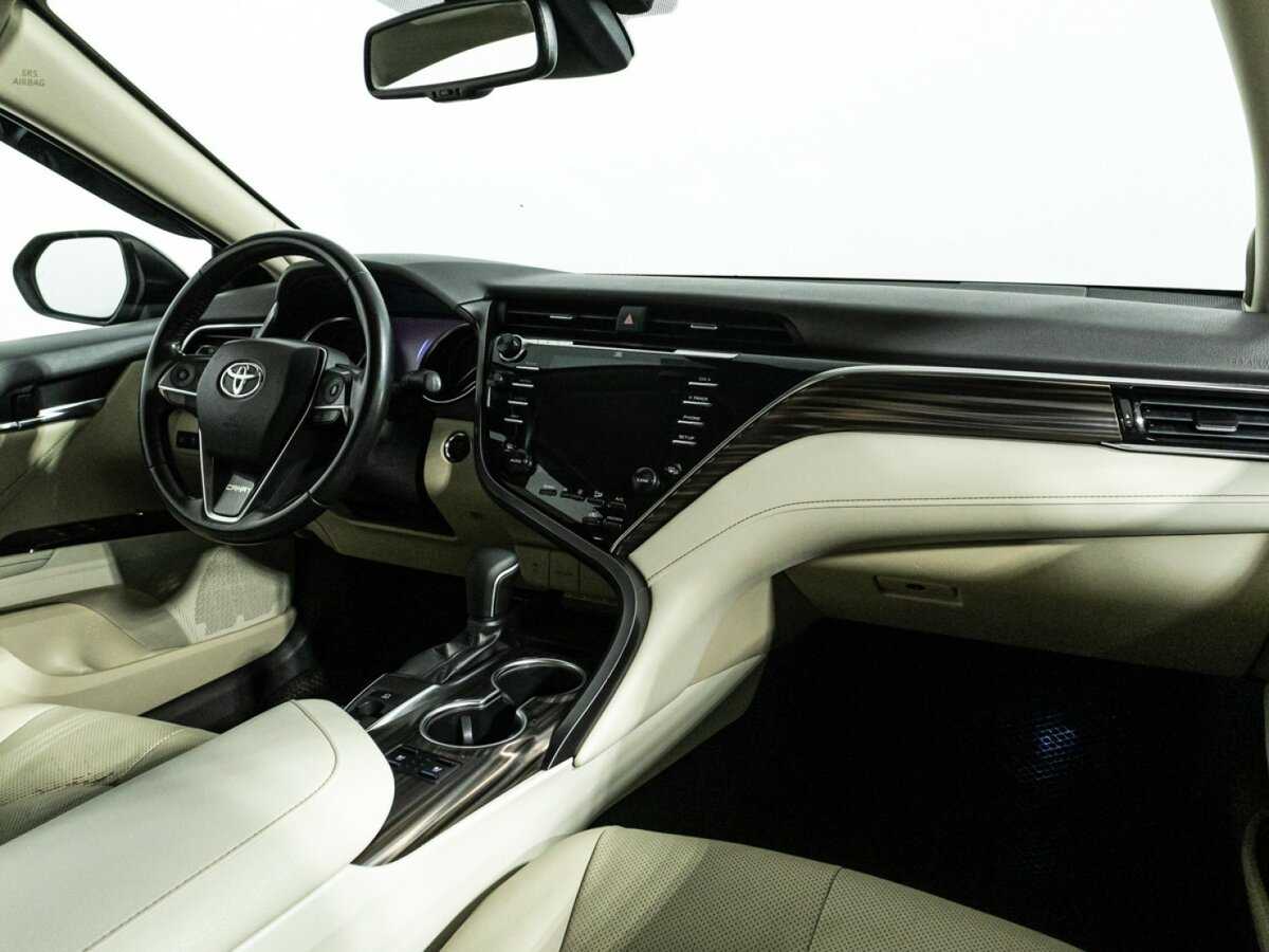 Toyota Camry с пробегом — 2018 год. Фото: #8