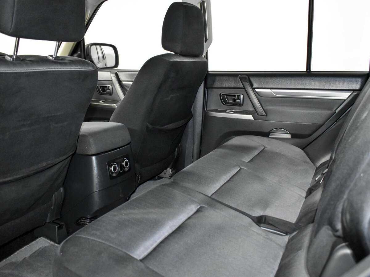 Mitsubishi Pajero с пробегом — 2013 год. Фото: #9