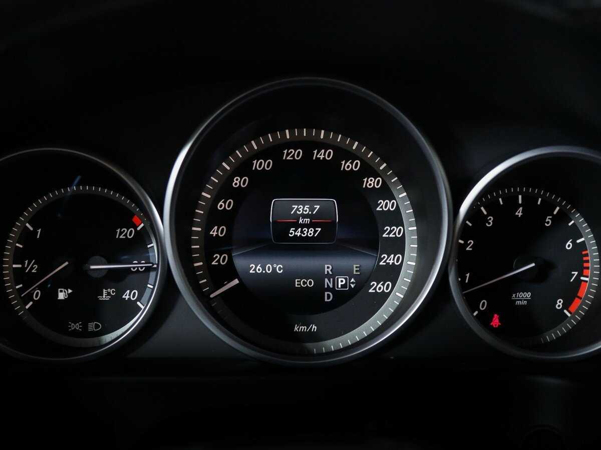 Mercedes-Benz E-Класс с пробегом — 2015 год. Фото: #10