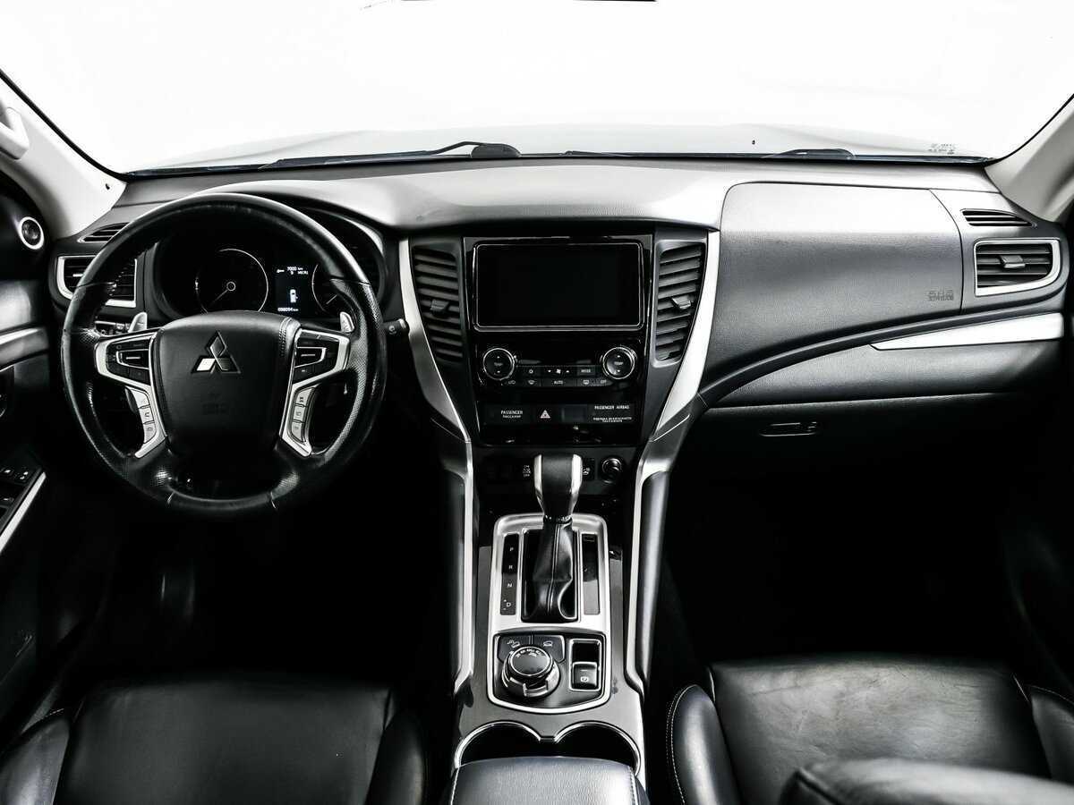 Mitsubishi Pajero Sport с пробегом — 2018 год. Фото: #10