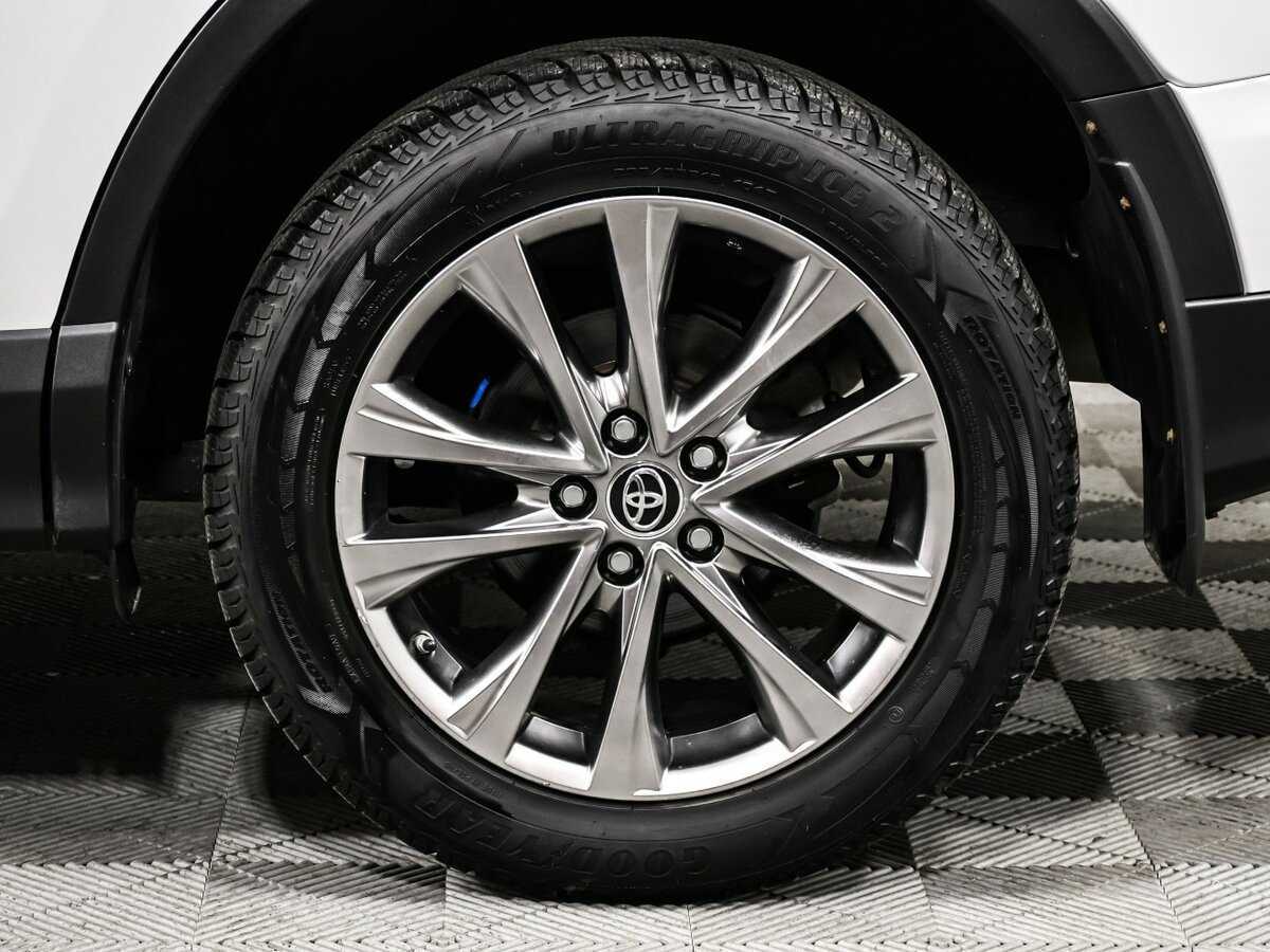 Toyota RAV4 с пробегом — 2019 год. Фото: #14