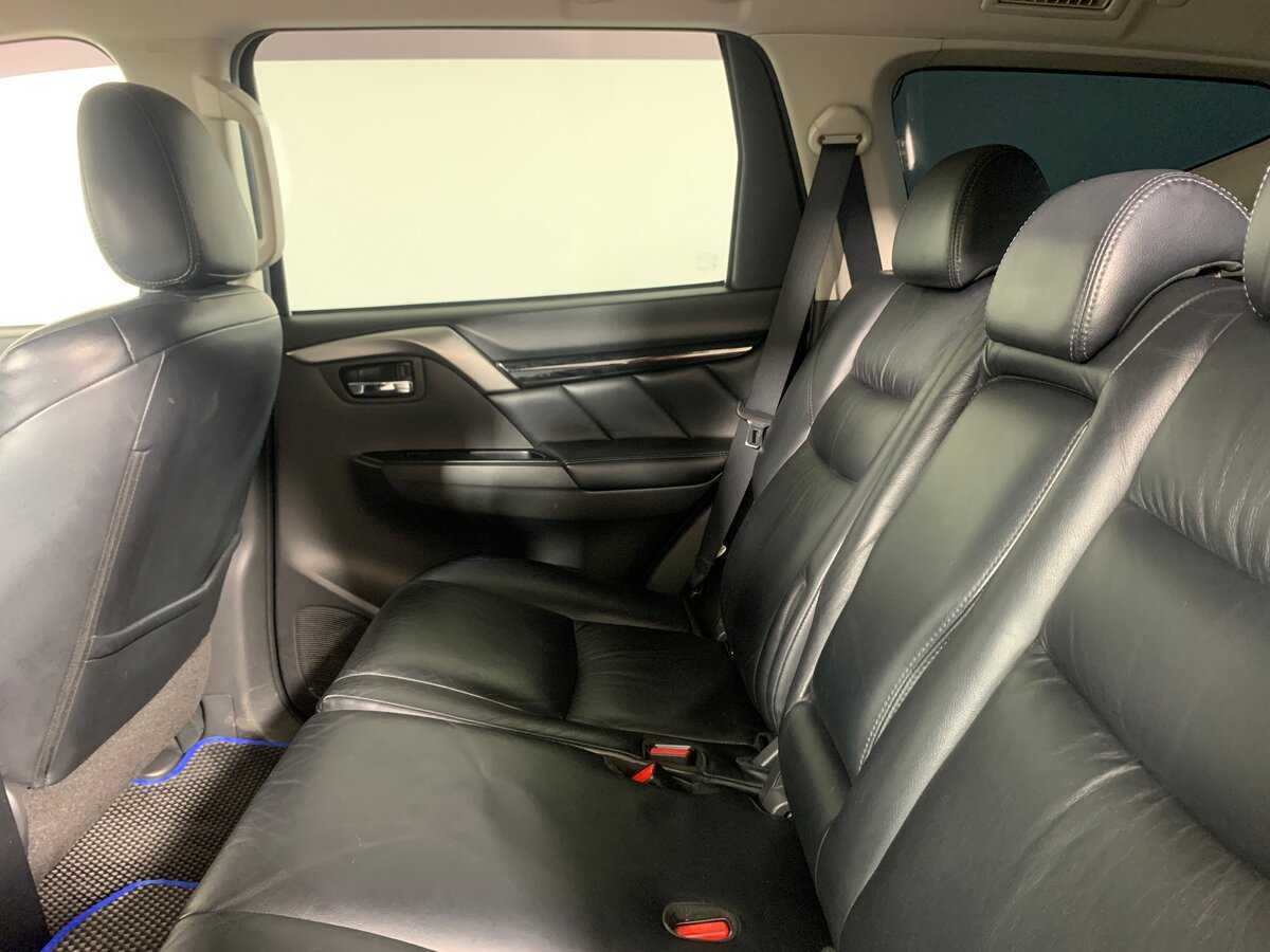 Mitsubishi Pajero Sport с пробегом — 2017 год. Фото: #18