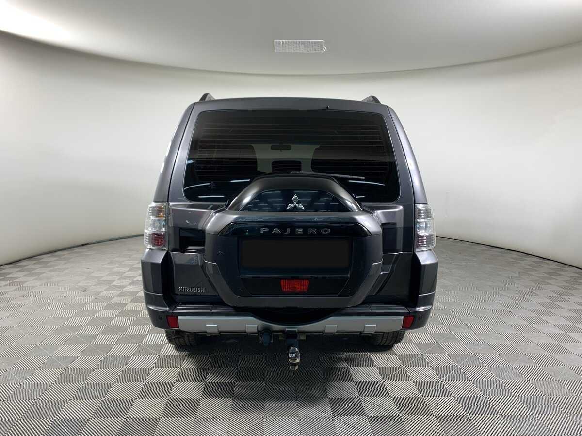Mitsubishi Pajero с пробегом — 2015 год. Фото: #5