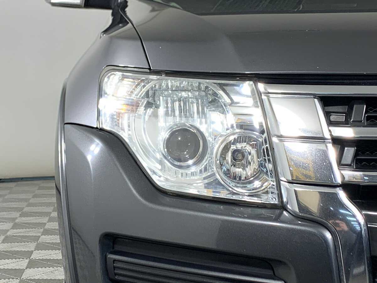 Mitsubishi Pajero с пробегом — 2015 год. Фото: #9
