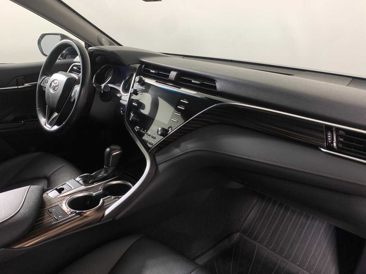 Toyota Camry с пробегом — 2020 год. Фото: #13