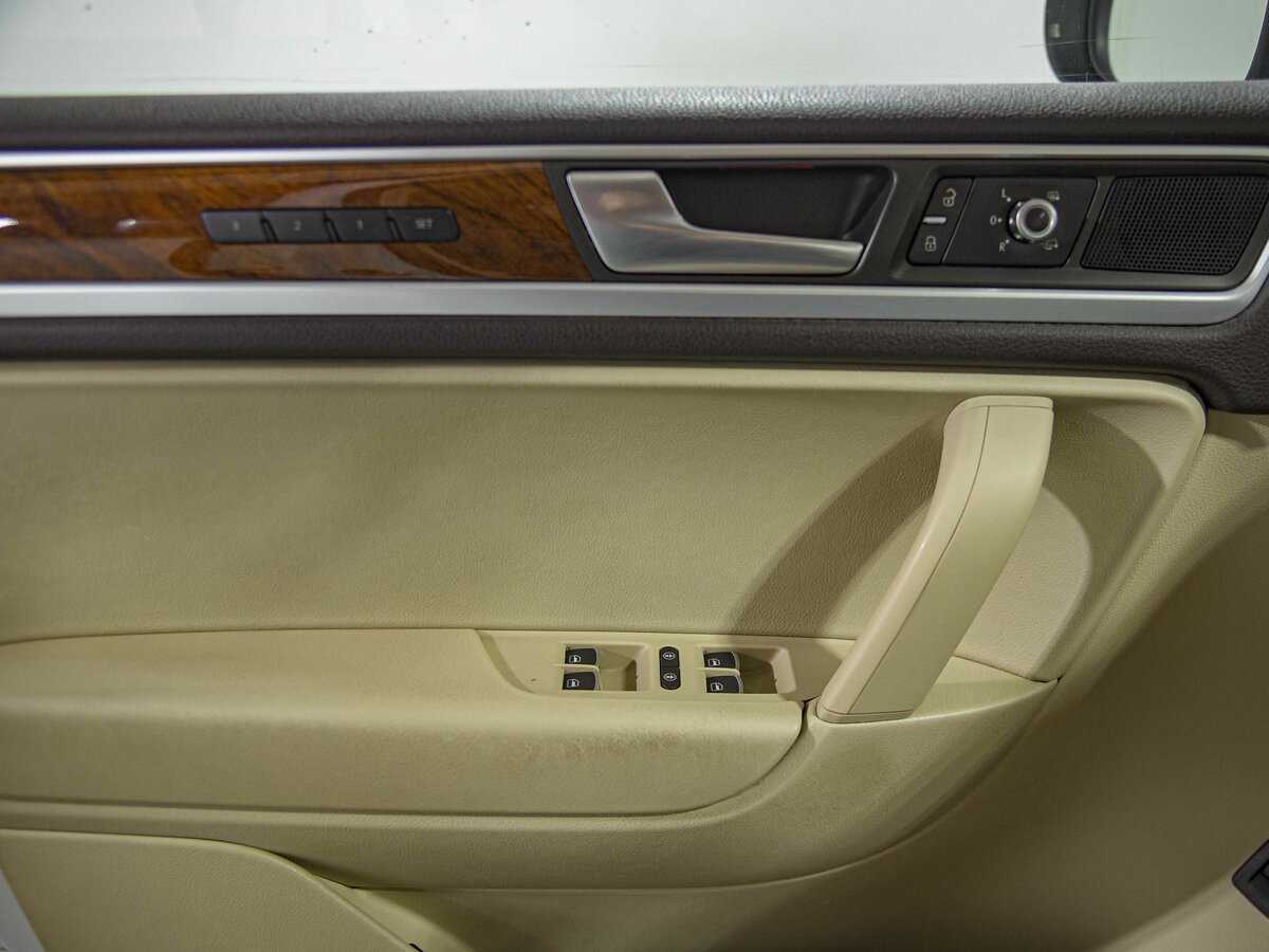 Volkswagen Touareg с пробегом — 2013 год. Фото: #13