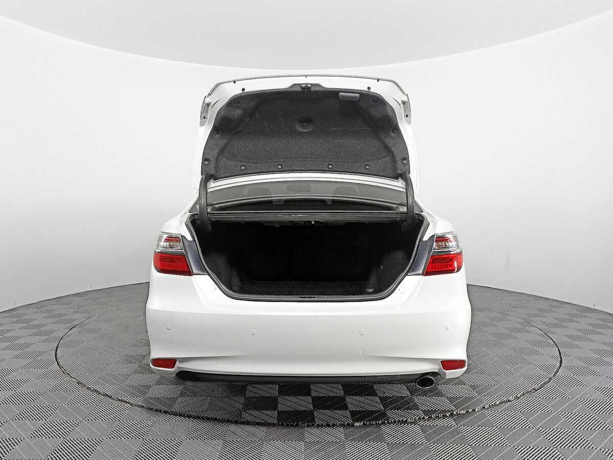 Toyota Camry с пробегом — 2017 год. Фото: #9