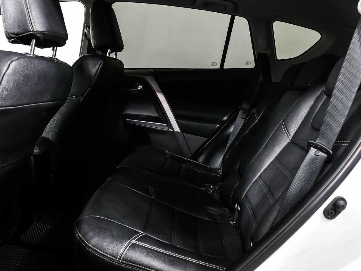 Toyota RAV4 с пробегом — 2017 год. Фото: #11