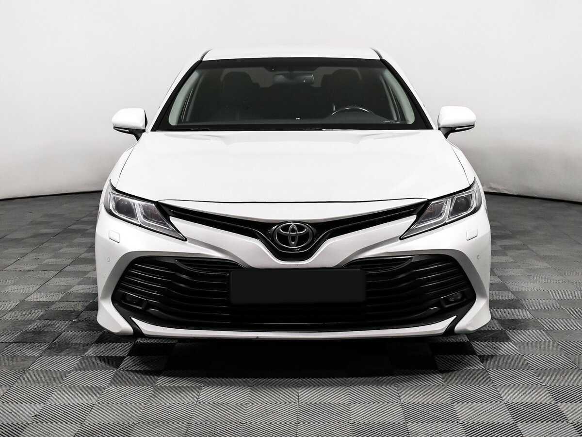 Toyota Camry с пробегом — 2018 год. Фото: #1