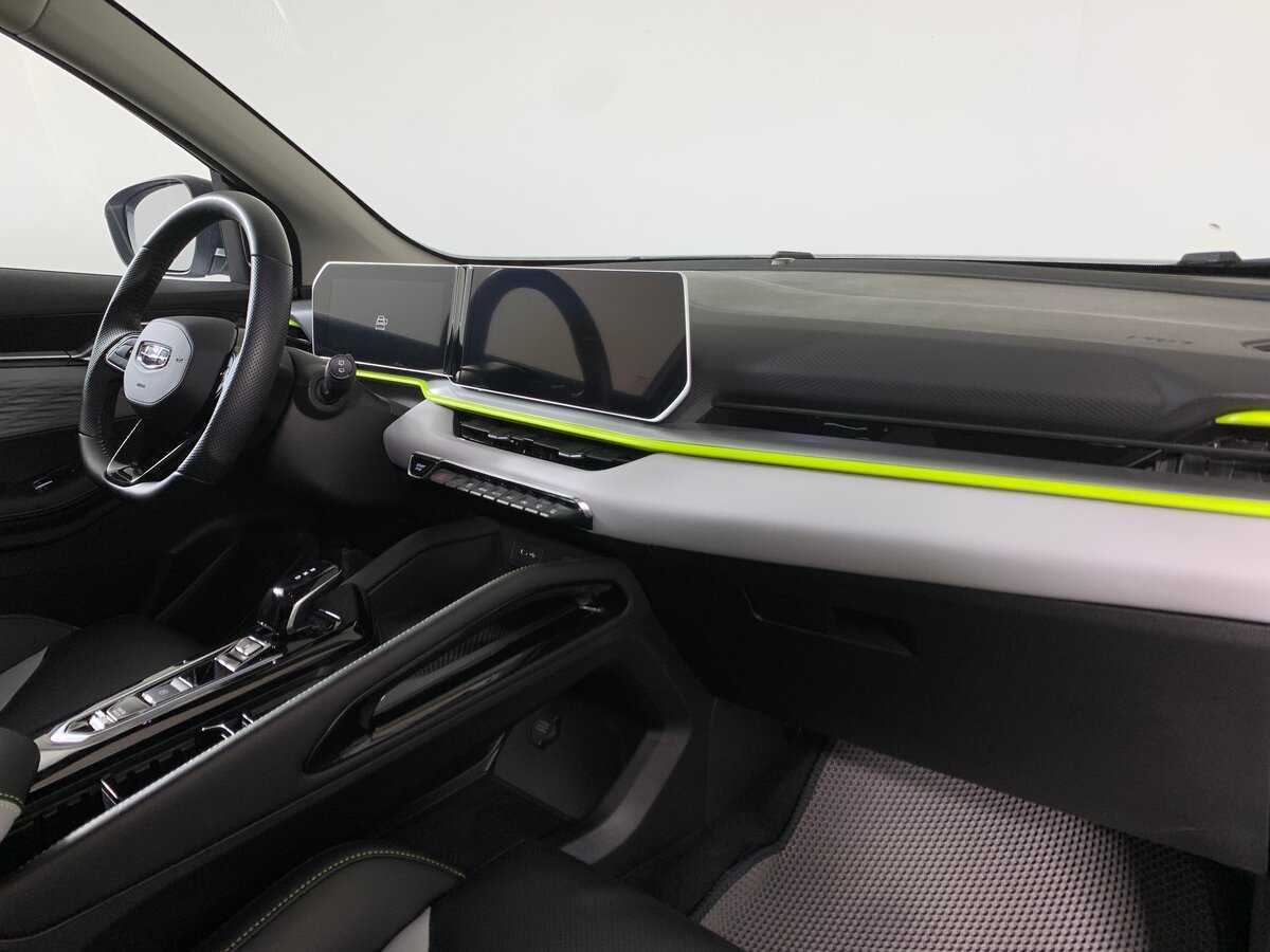 Geely Coolray с пробегом — 2023 год. Фото: #13