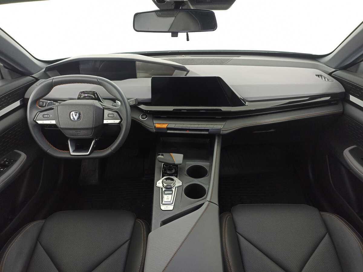 Changan UNI-V с пробегом — 2023 год. Фото: #12