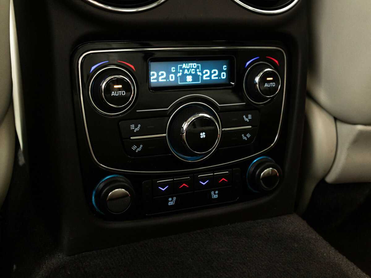 Jaguar XJ с пробегом — 2015 год. Фото: #20