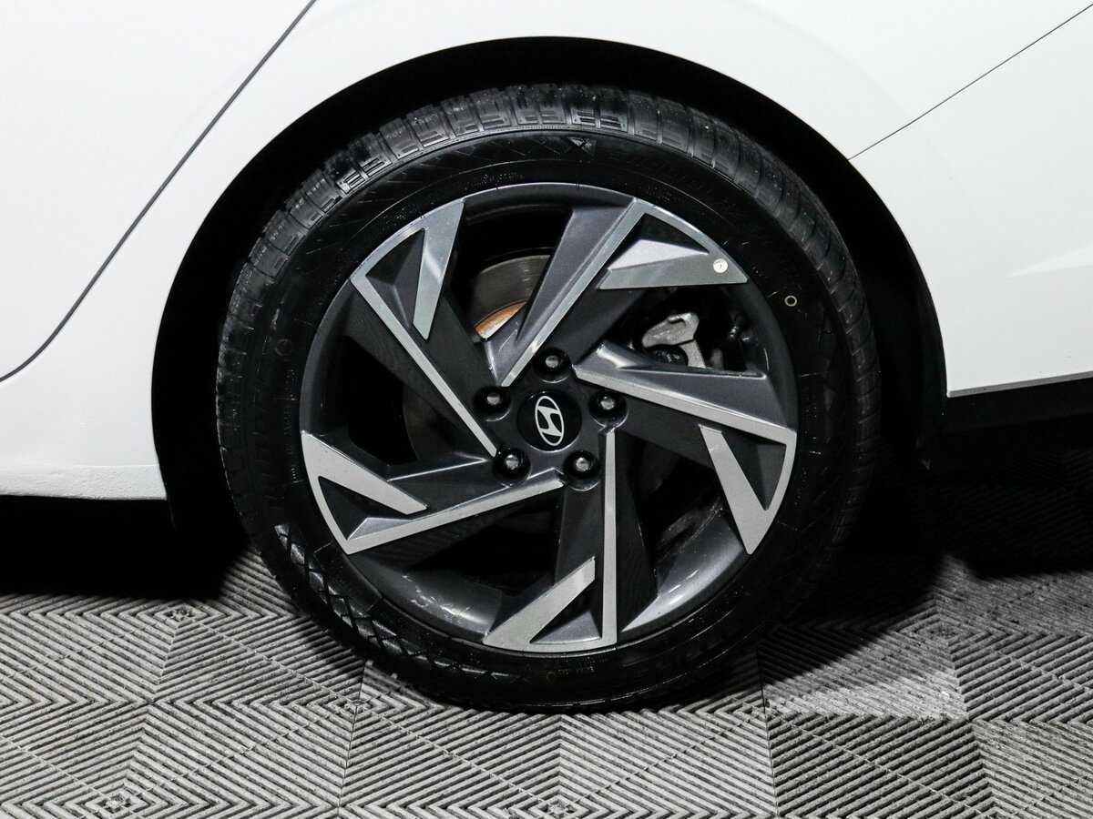 Hyundai Elantra с пробегом — 2023 год. Фото: #14