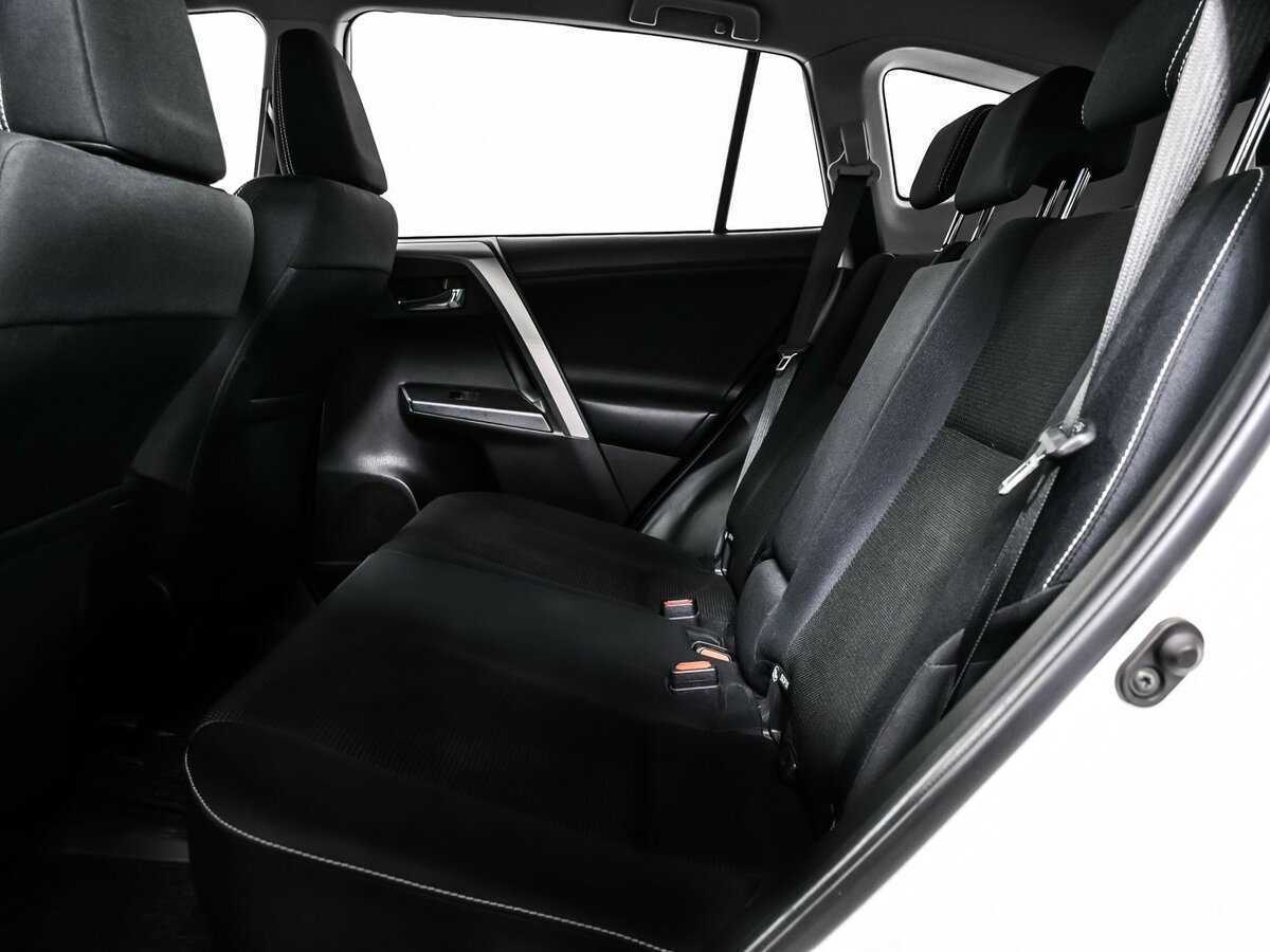 Toyota RAV4 с пробегом — 2016 год. Фото: #12
