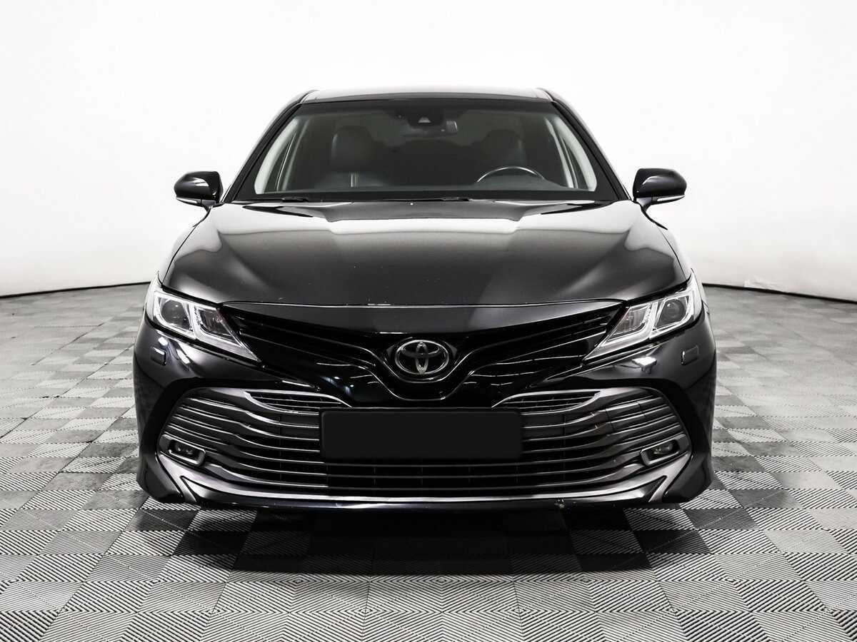Toyota Camry с пробегом — 2018 год. Фото: #1
