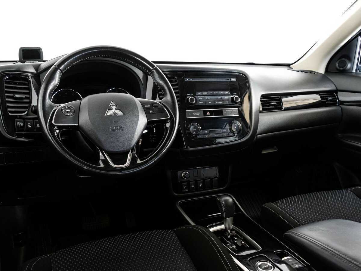 Mitsubishi Outlander с пробегом — 2018 год. Фото: #8