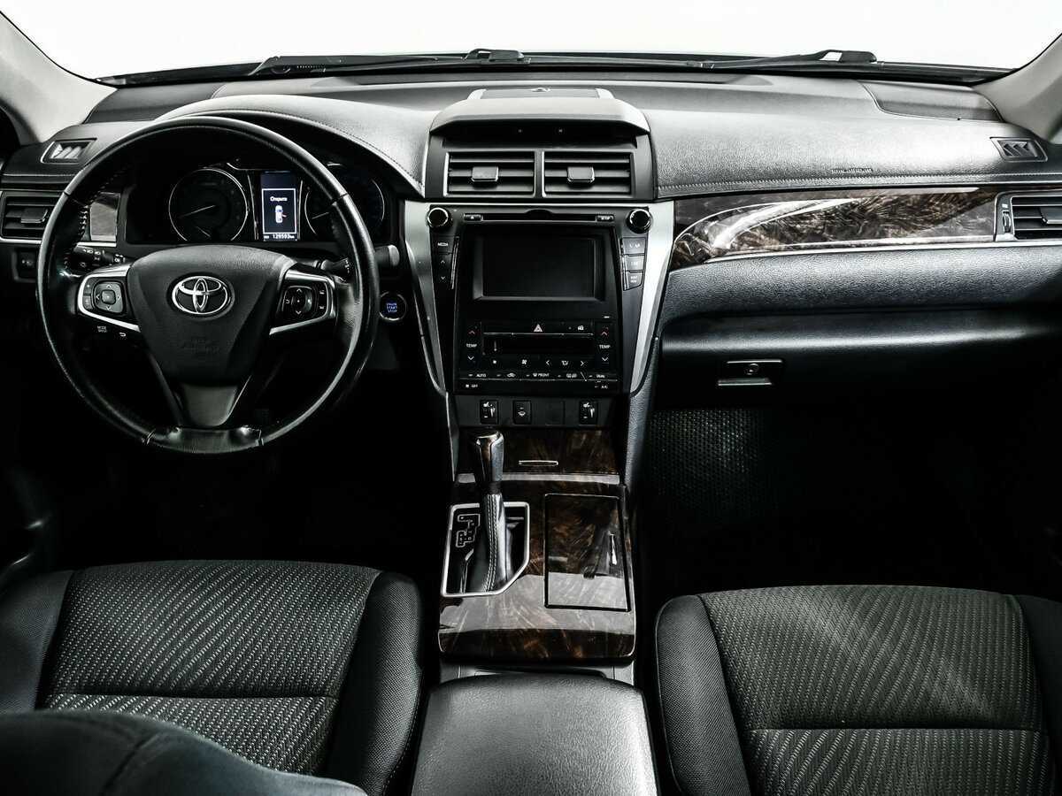 Toyota Camry с пробегом — 2018 год. Фото: #10