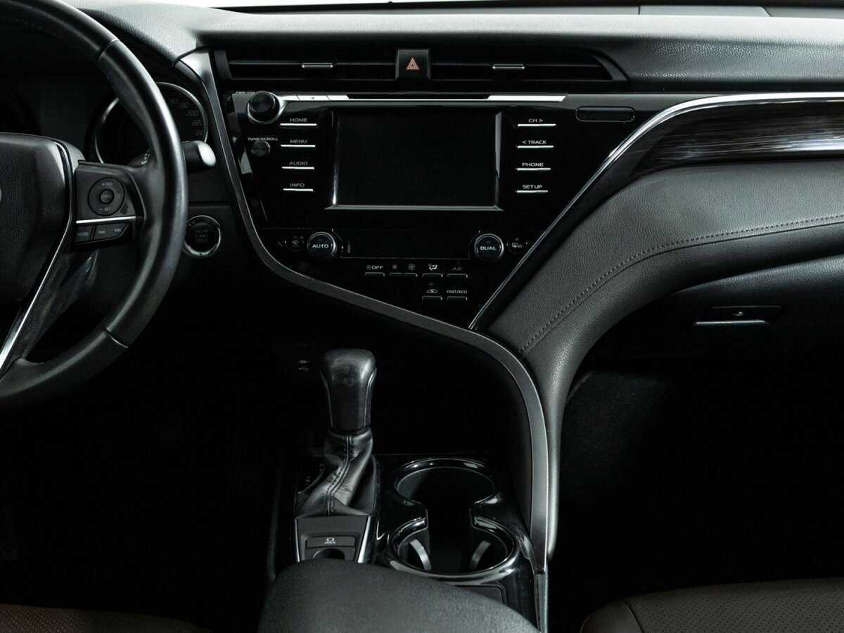 Toyota Camry с пробегом — 2018 год. Фото: #11