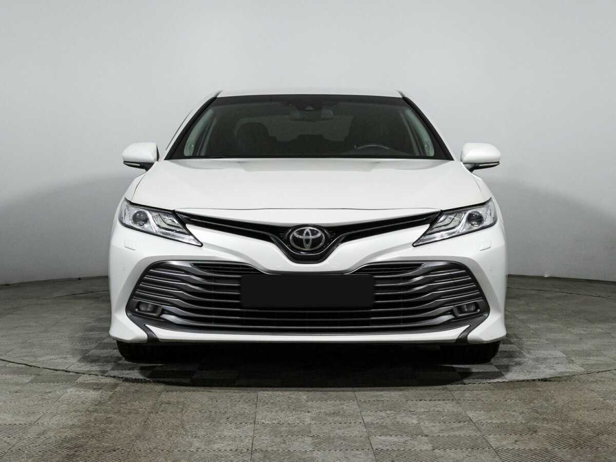 Toyota Camry с пробегом — 2018 год. Фото: #1