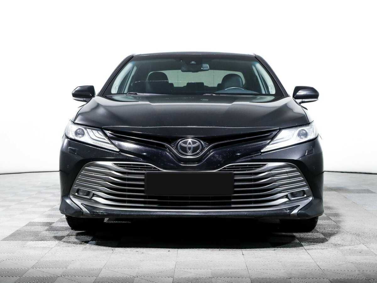 Toyota Camry с пробегом — 2018 год. Фото: #1