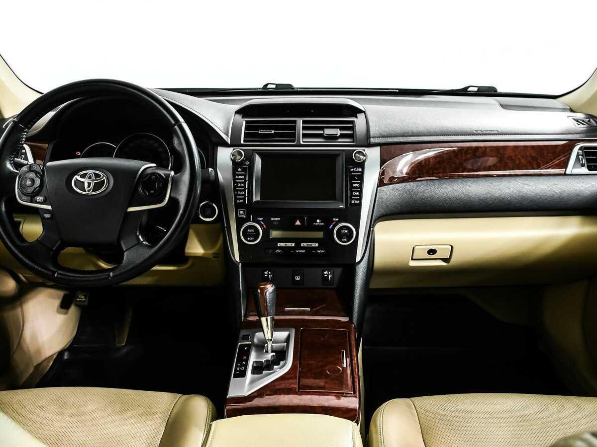 Toyota Camry с пробегом — 2013 год. Фото: #10