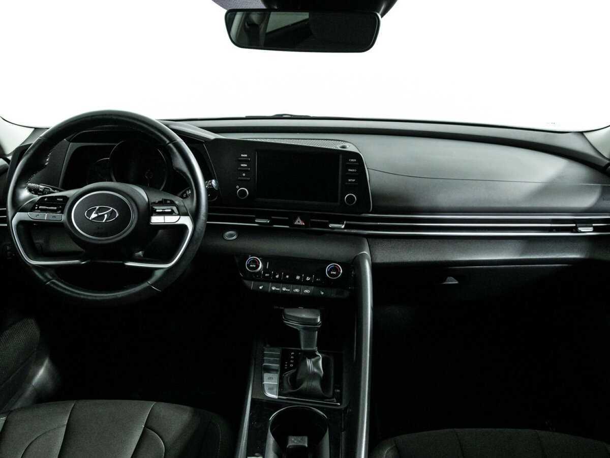 Hyundai Elantra с пробегом — 2021 год. Фото: #12
