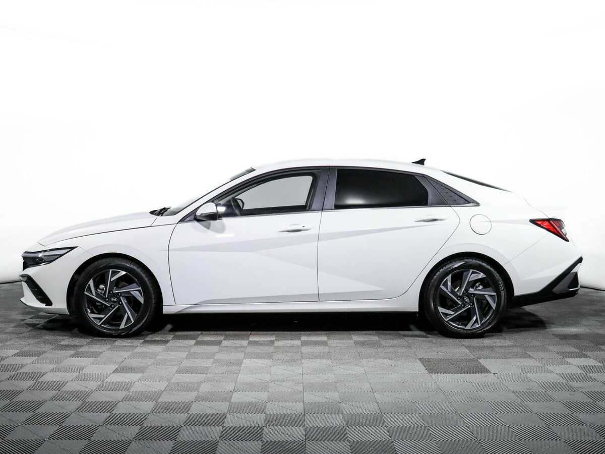 Hyundai Elantra с пробегом — 2023 год. Фото: #4
