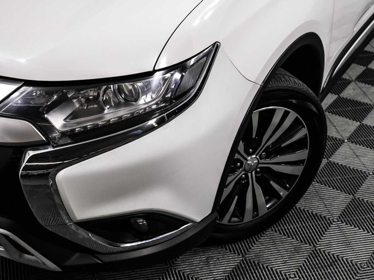 Mitsubishi Outlander с пробегом — 2019 год. Фото: #11