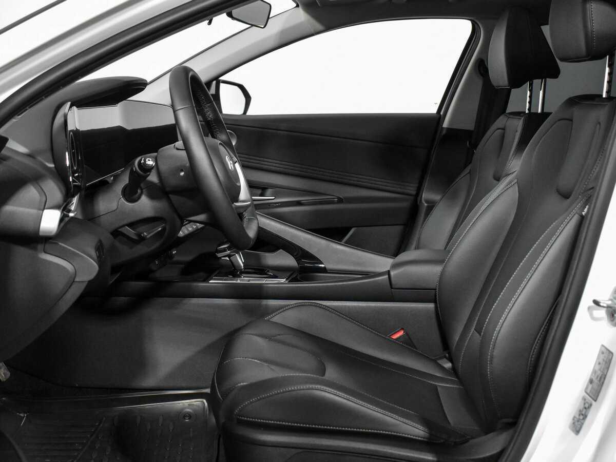 Hyundai Elantra с пробегом — 2023 год. Фото: #11