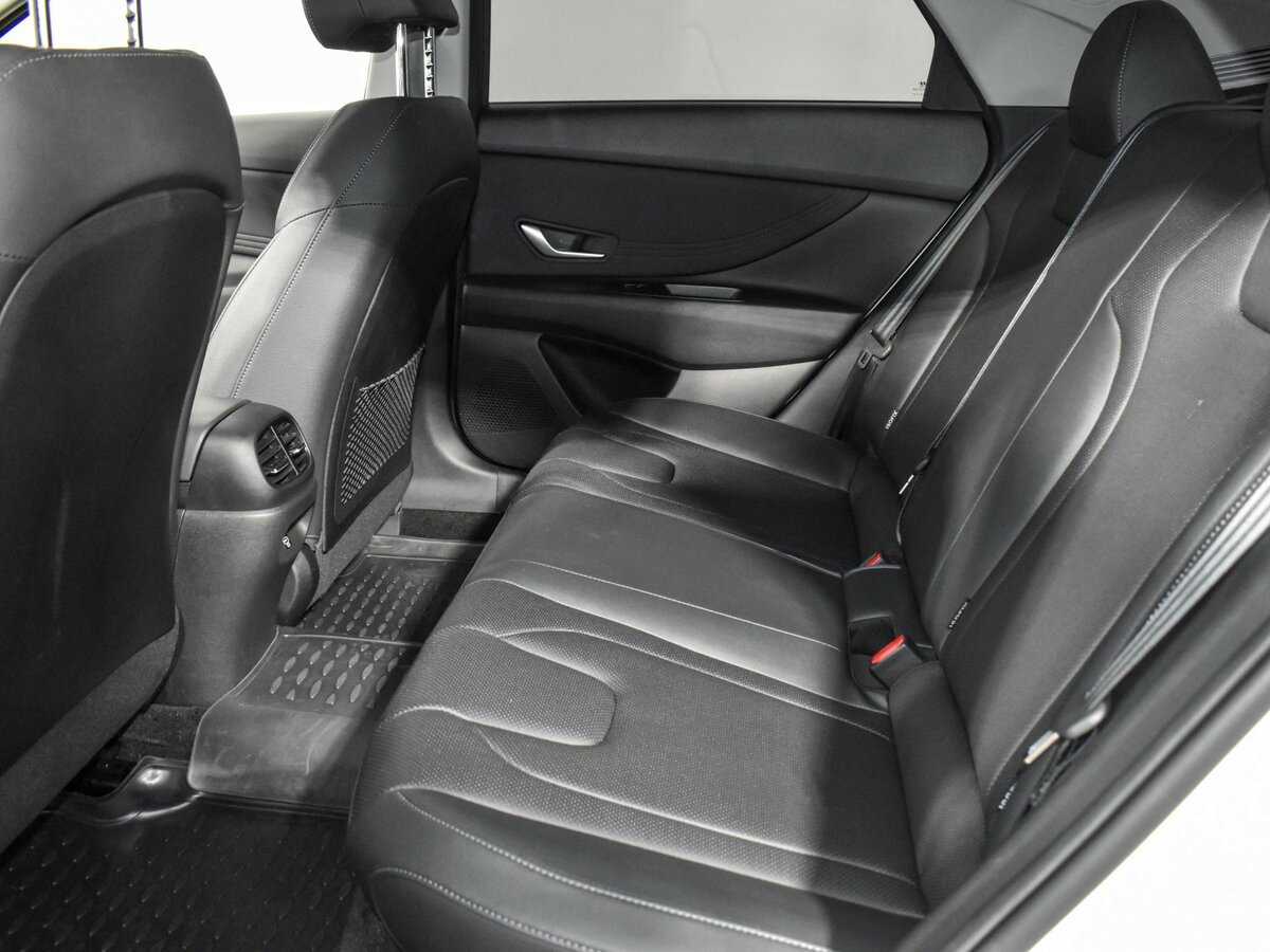 Hyundai Elantra с пробегом — 2023 год. Фото: #13