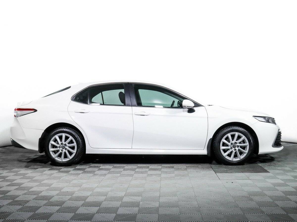 Toyota Camry с пробегом — 2021 год. Фото: #3